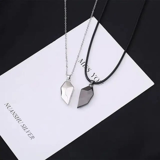Magnetic Heart Black & Silver Couple Necklace - DropShp