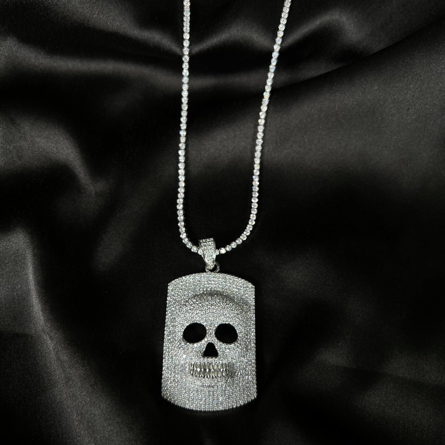 Skull Head Iced Out Pendant Necklace With Stone Studded Copper Chain - DropShp