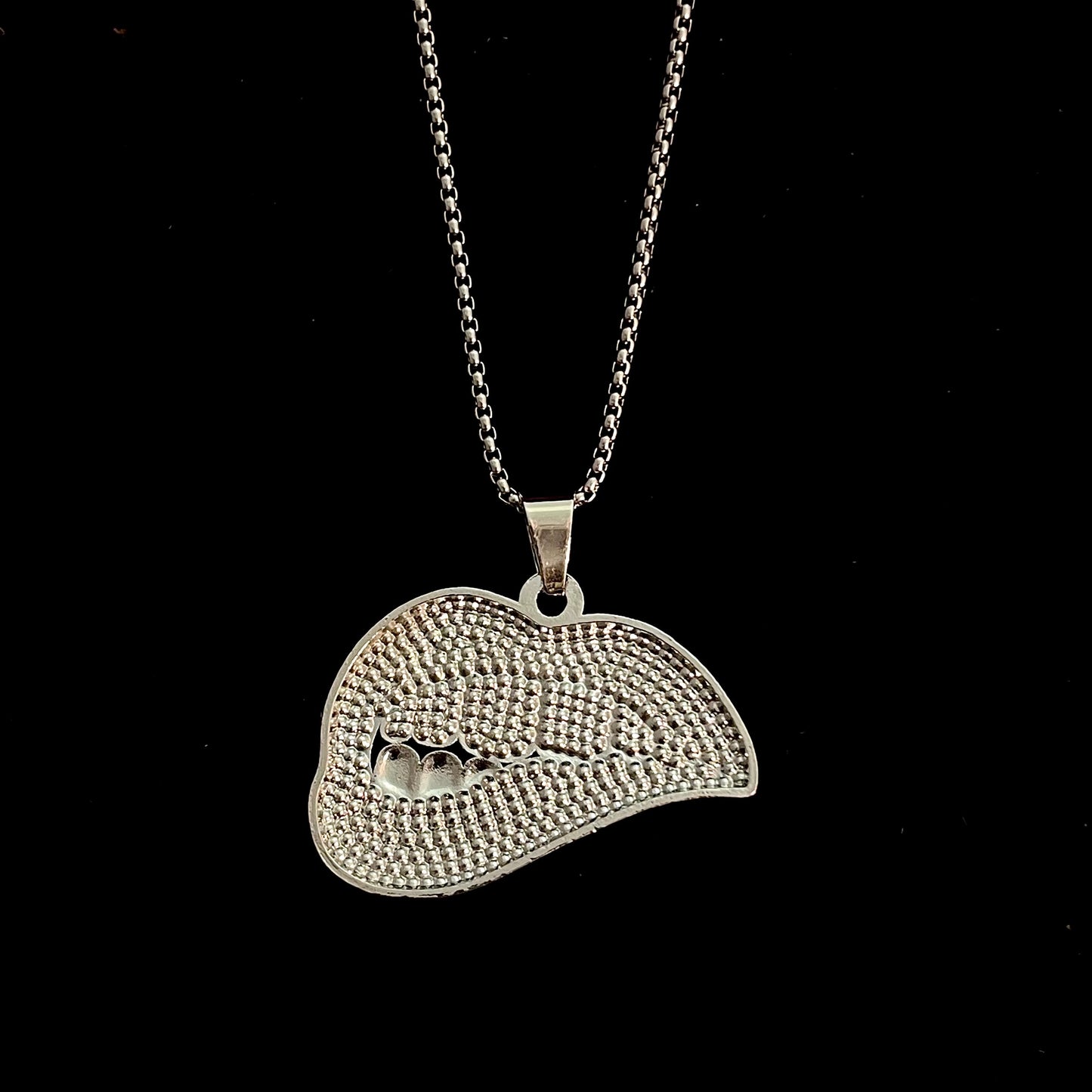 Lip Iced Out Pendant Necklace With Chain - DropShp