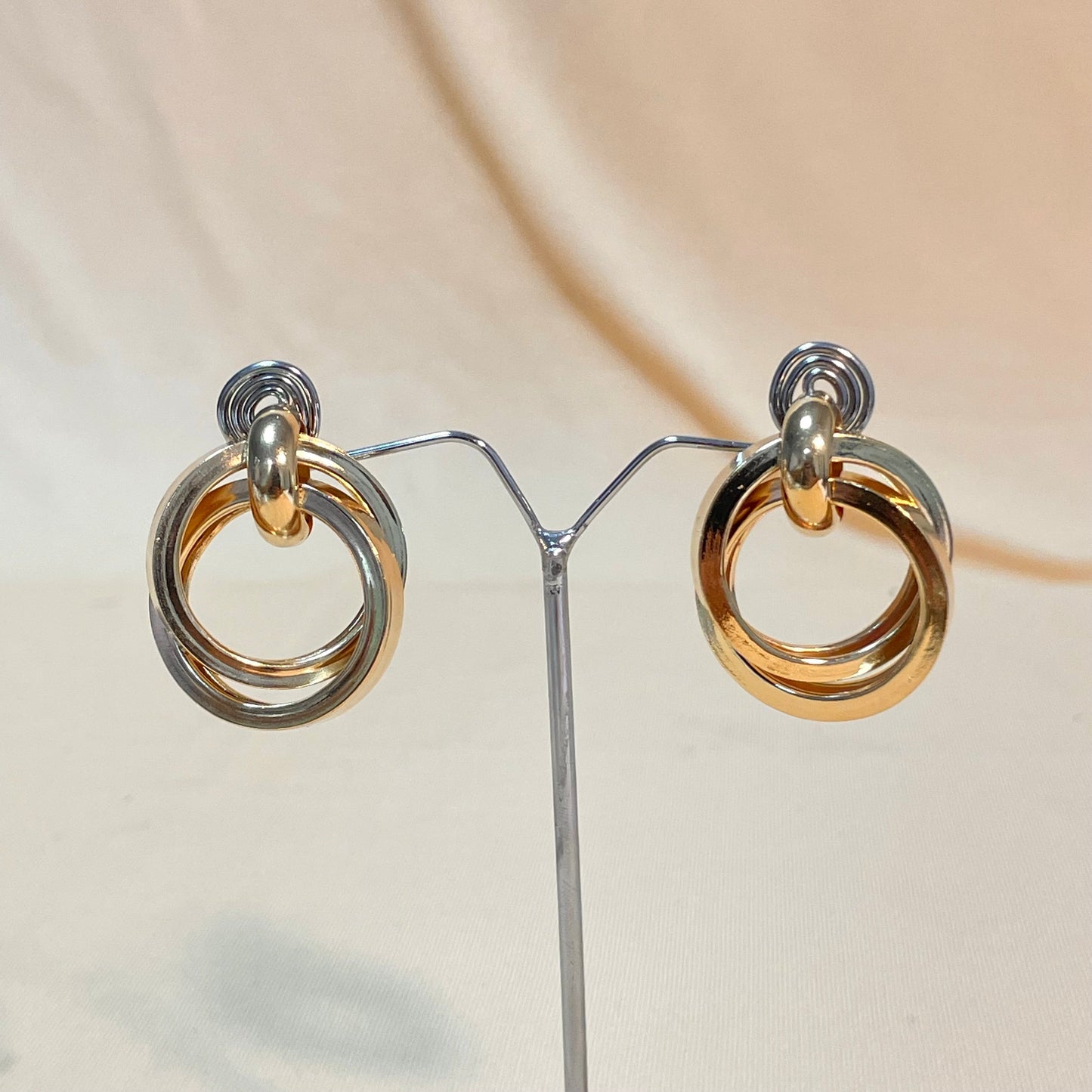 Golden Circular Chunky Earrings - DropShp