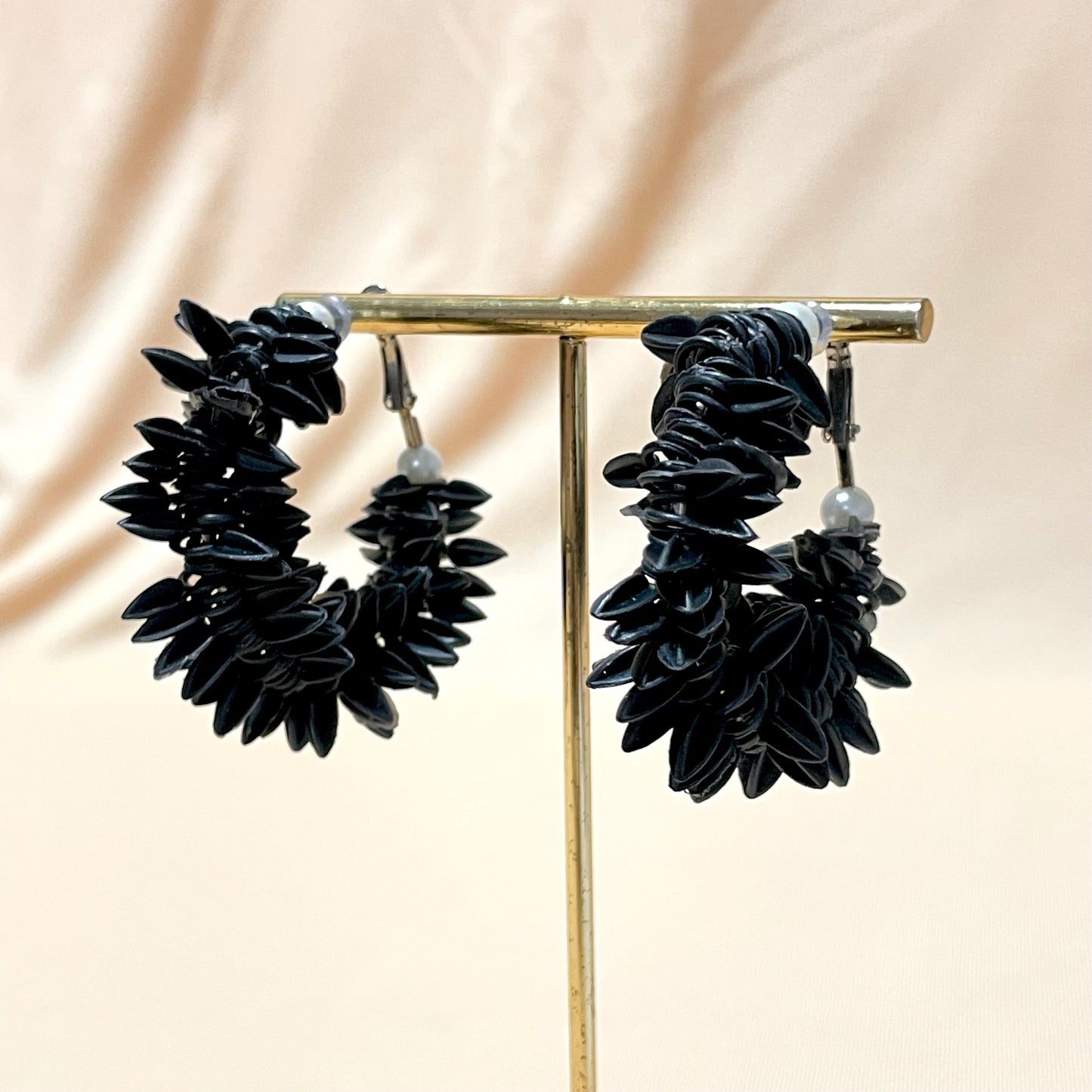 Triangle Shaped Scented Gajra Jhumka - DropShp