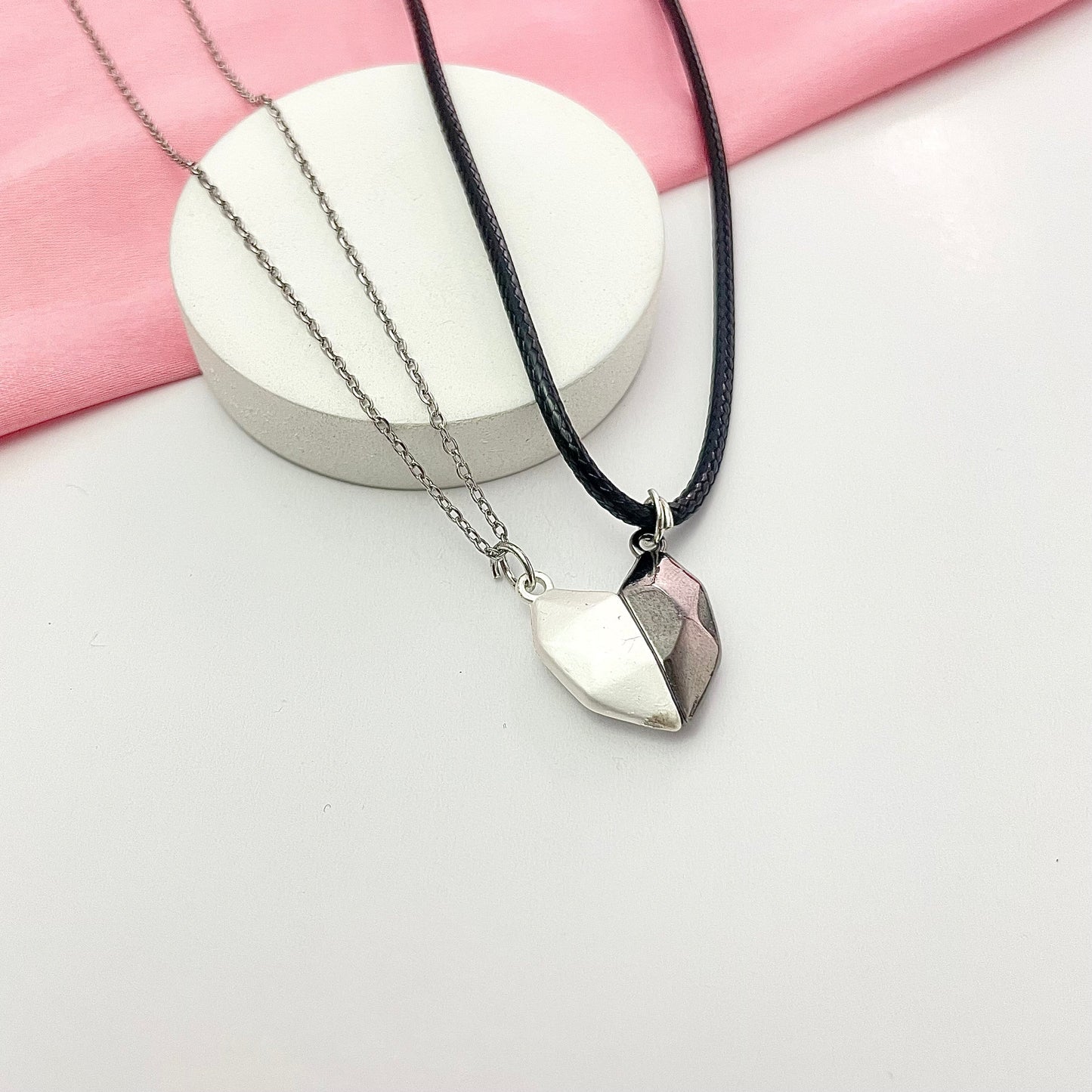 Magnetic Heart Black & Silver Couple Necklace - DropShp
