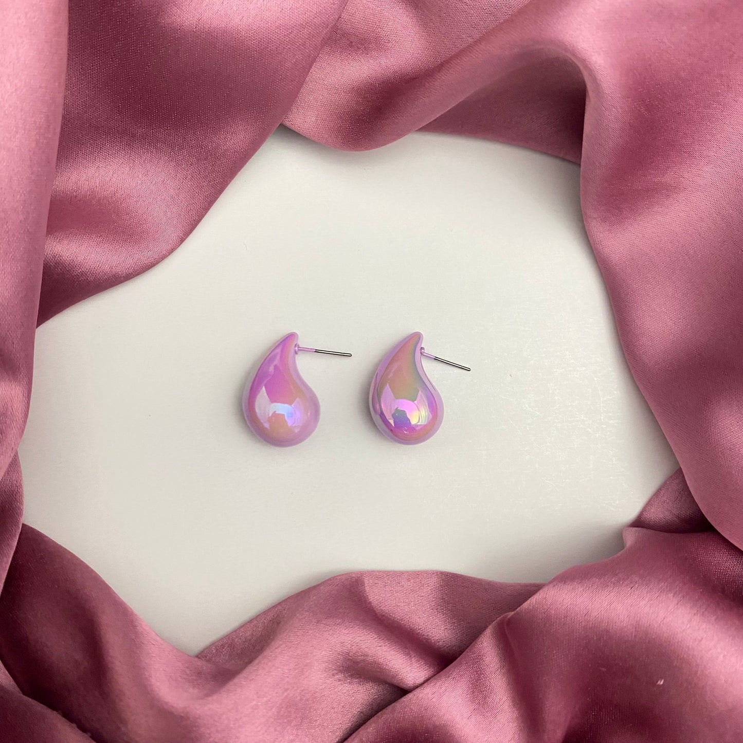 Lavender Teardrop Iridescent Stud Earrings - DropShp