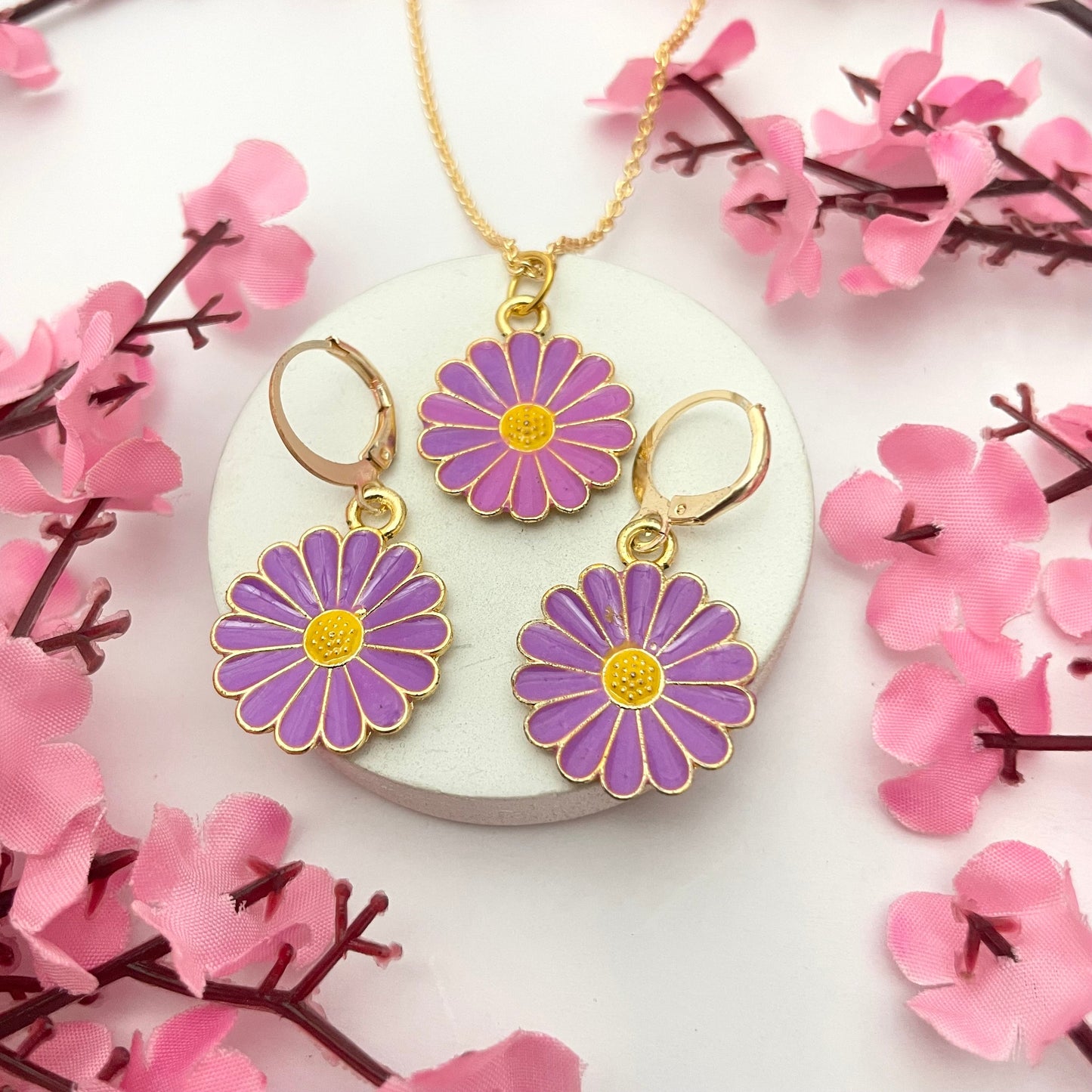 Cute Lavender Daisy Charm Huggies & Necklace Combo Perfect For Dailywear - DropShp