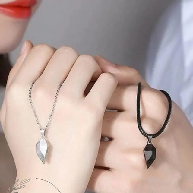 Magnetic Heart Black & Silver Couple Necklace - DropShp