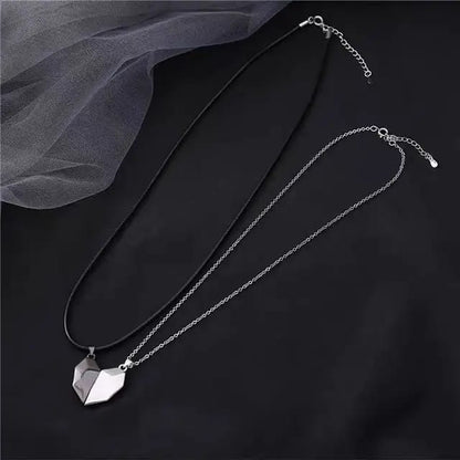 Magnetic Heart Black & Silver Couple Necklace - DropShp