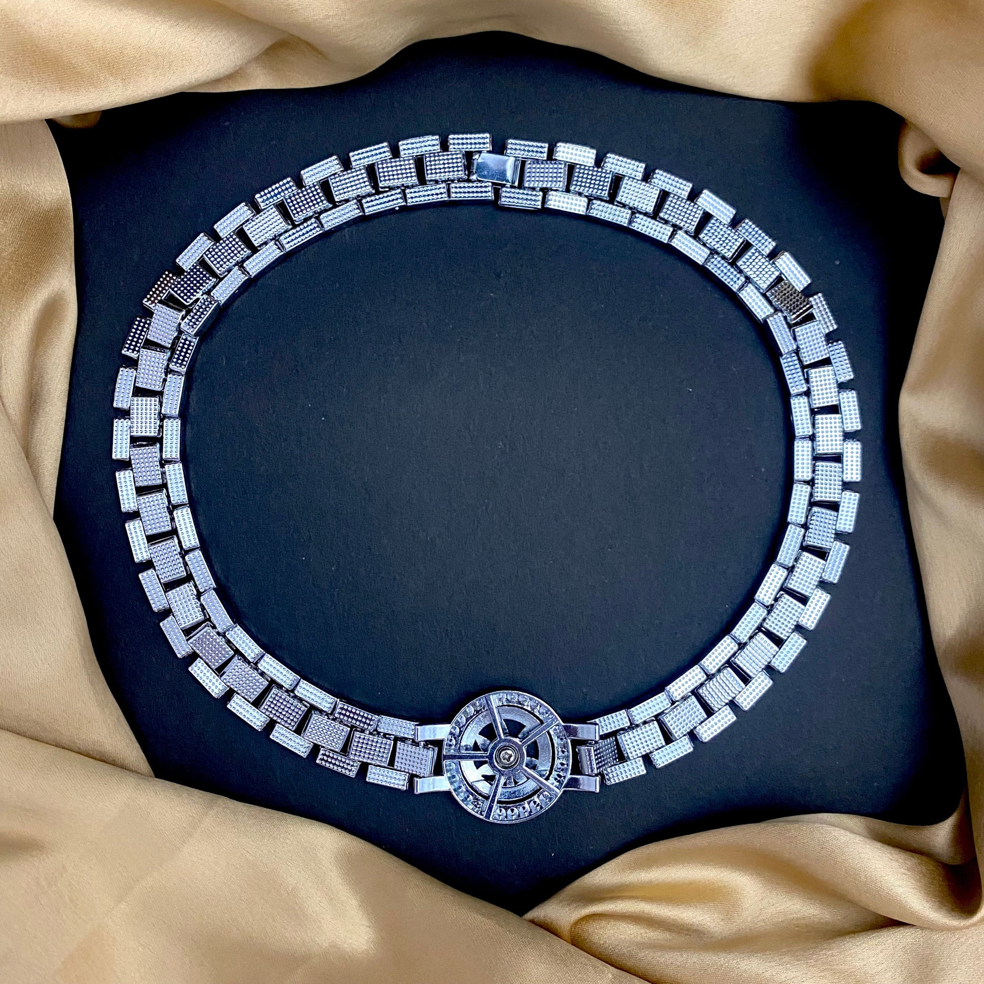 Silver Iced Out Hip Hop Stone Studded Weed Necklace - DropShp