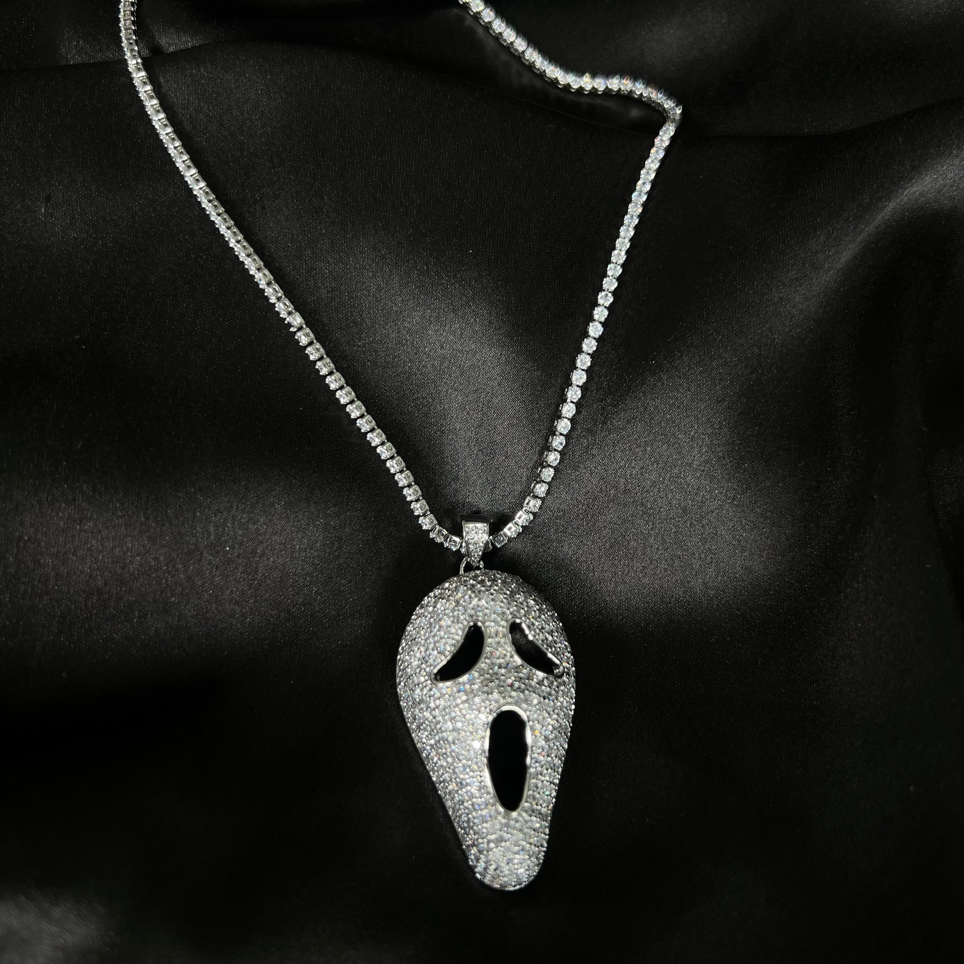 Skull Head Iced Out Pendant Necklace With Copper Chain - DropShp