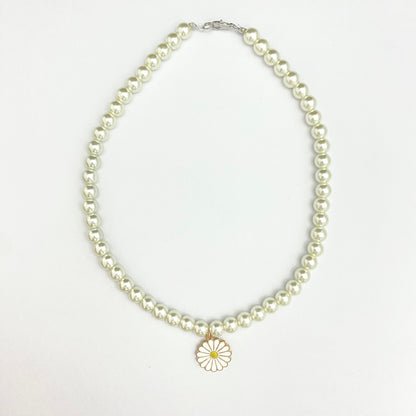 Cute Elegant 8mm Pearl Necklace With White Daisy Charm - DropShp