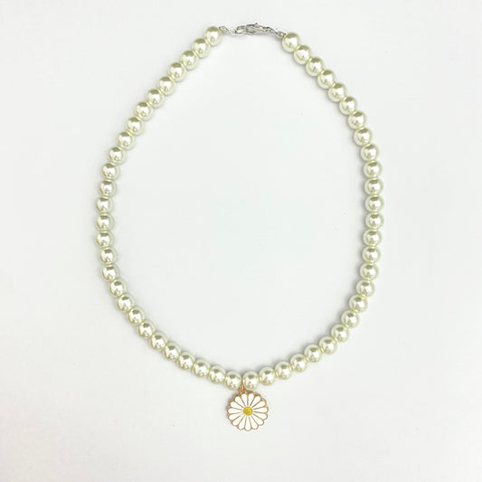Cute Elegant 8mm Pearl Necklace With White Daisy Charm - DropShp