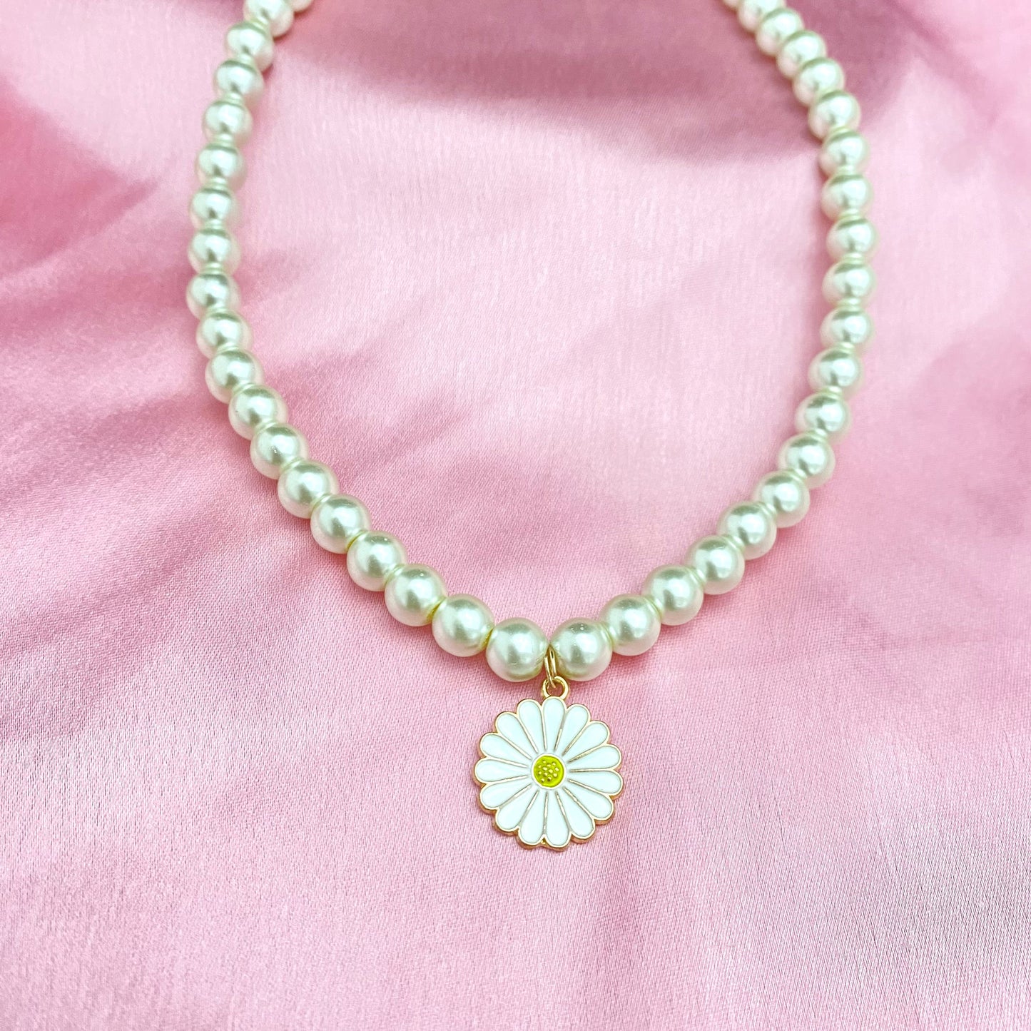 Cute Elegant 8mm Pearl Necklace With White Daisy Charm - DropShp