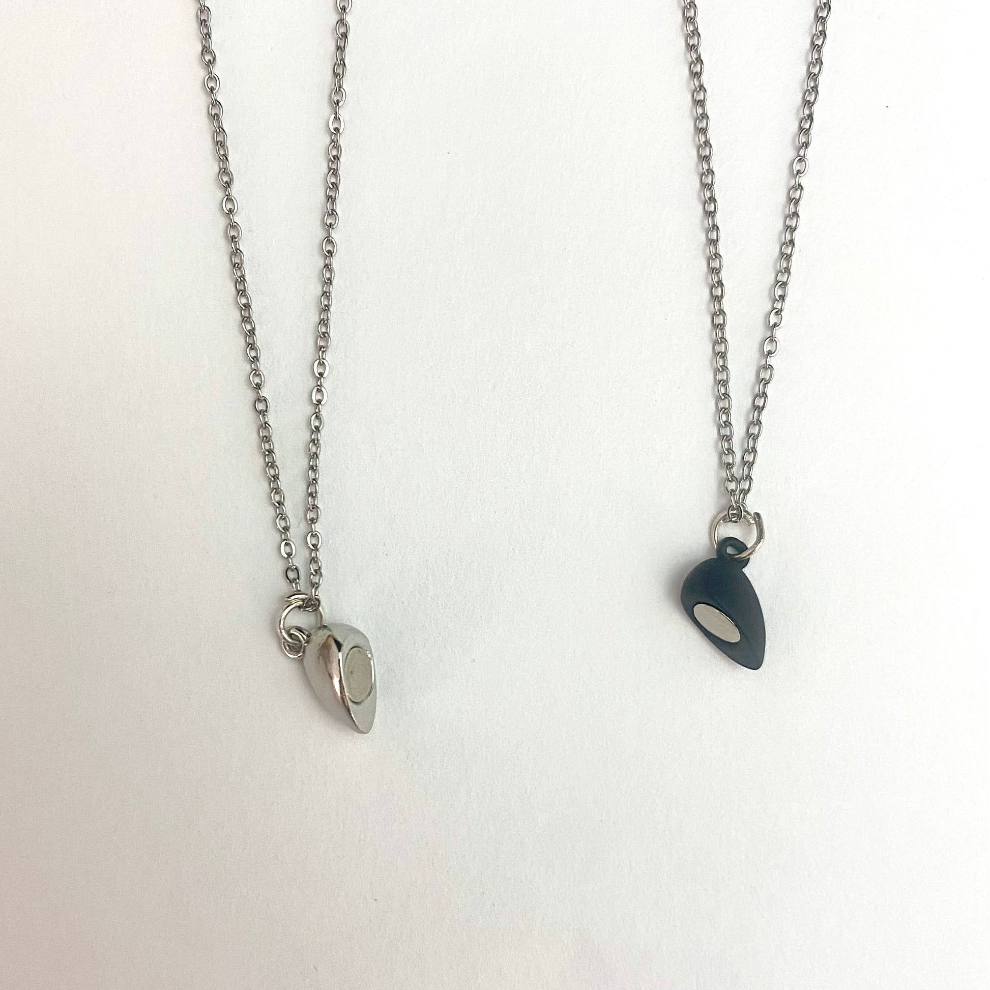 Waterproof Silver Magnetic Heart Couple Necklace With Stainless Steel Chain - DropShp