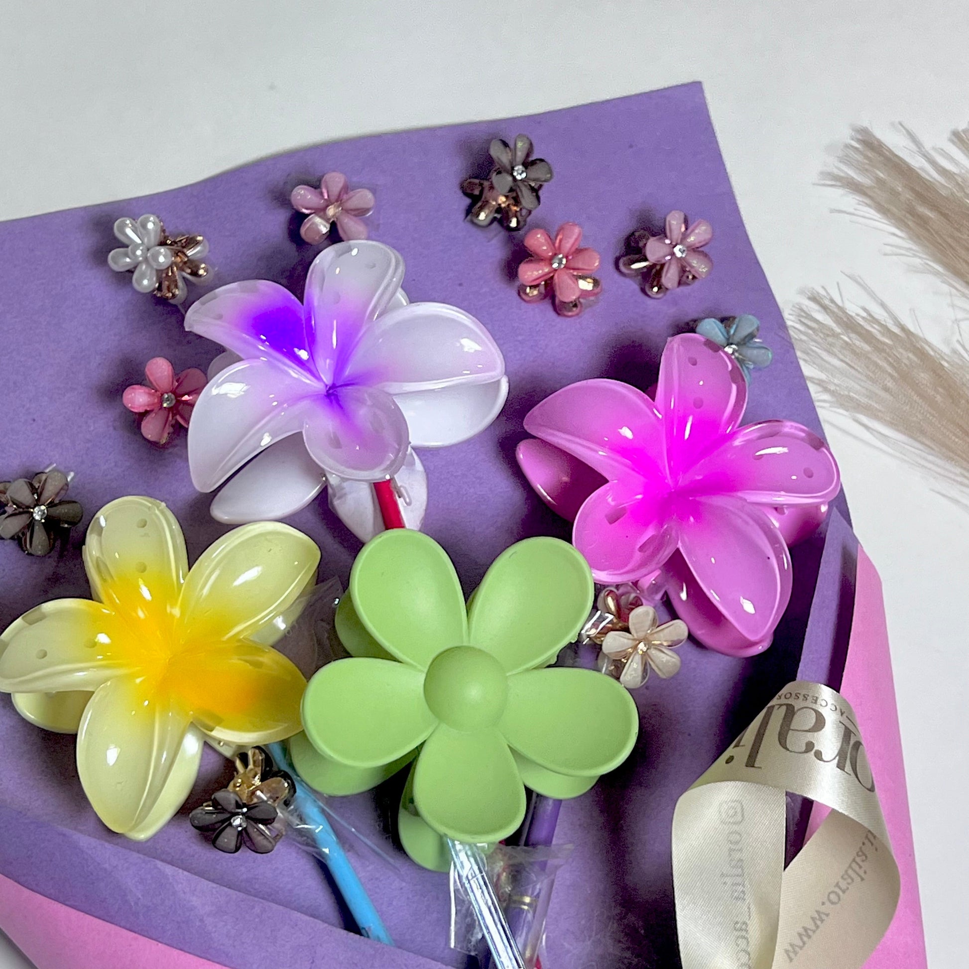 Glossy Finish Stylish Flower Shaped Claw Clips ( Pack Of 14 )Hair Accessories For Girls Comes In Random Colour - DropShp