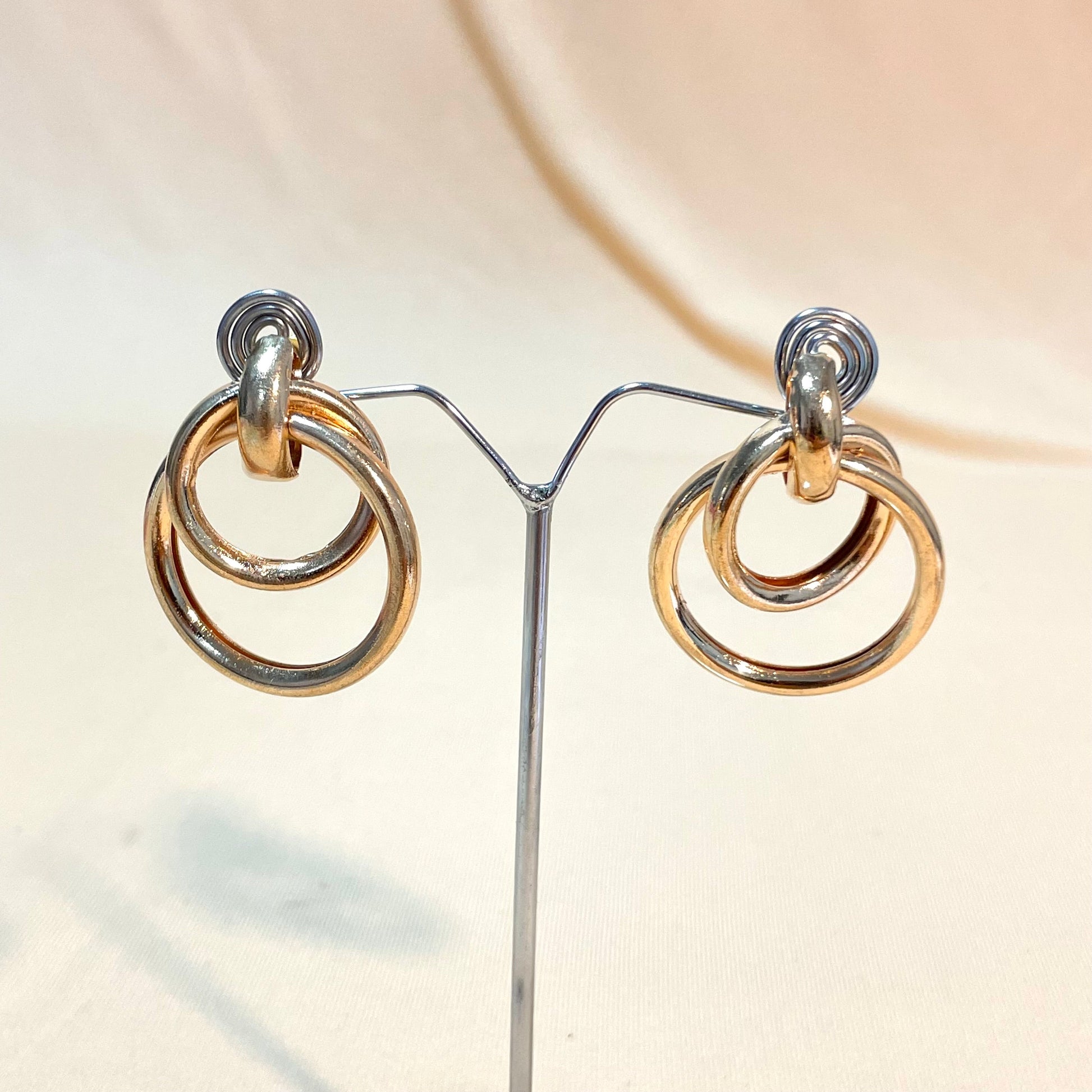Golden Circular Chunky Earrings - DropShp