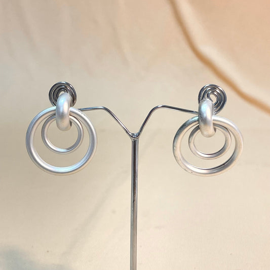 White Circular Chunky Stud Earrings - DropShp