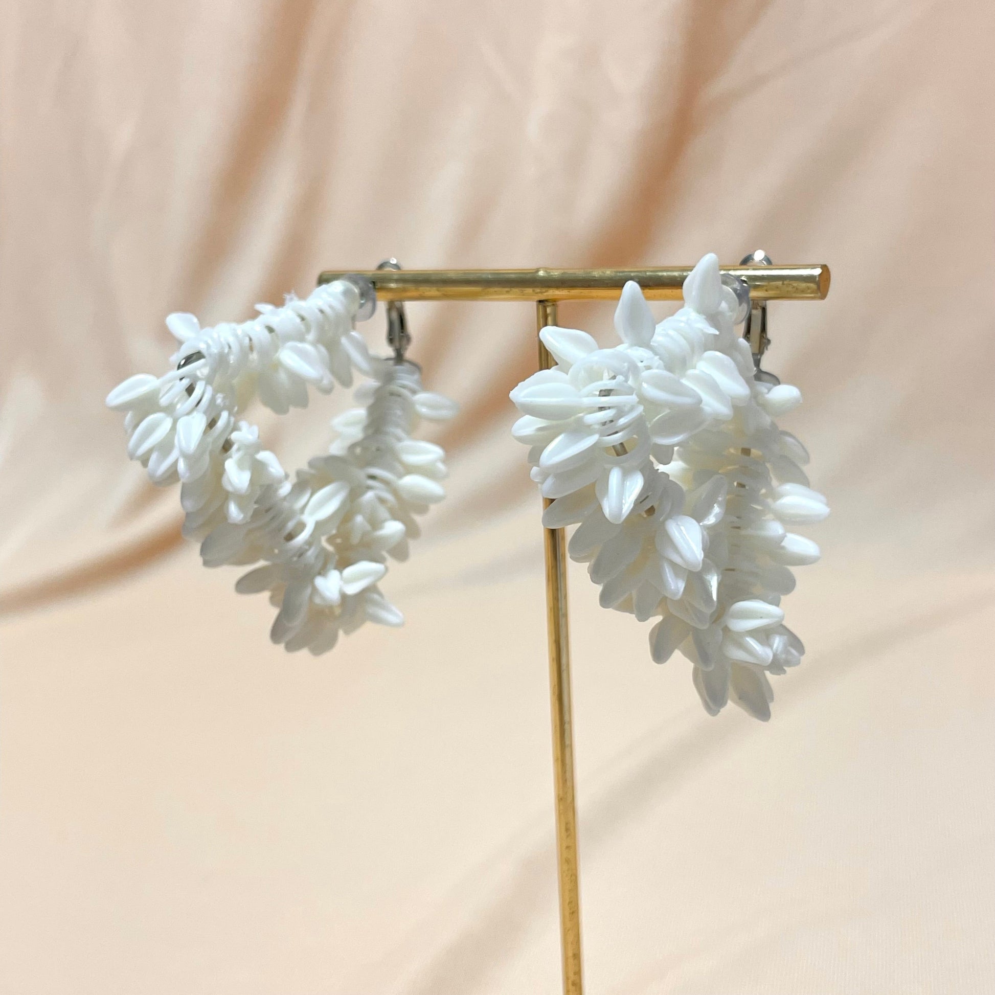 Triangle Shaped Scented Gajra Jhumka - DropShp