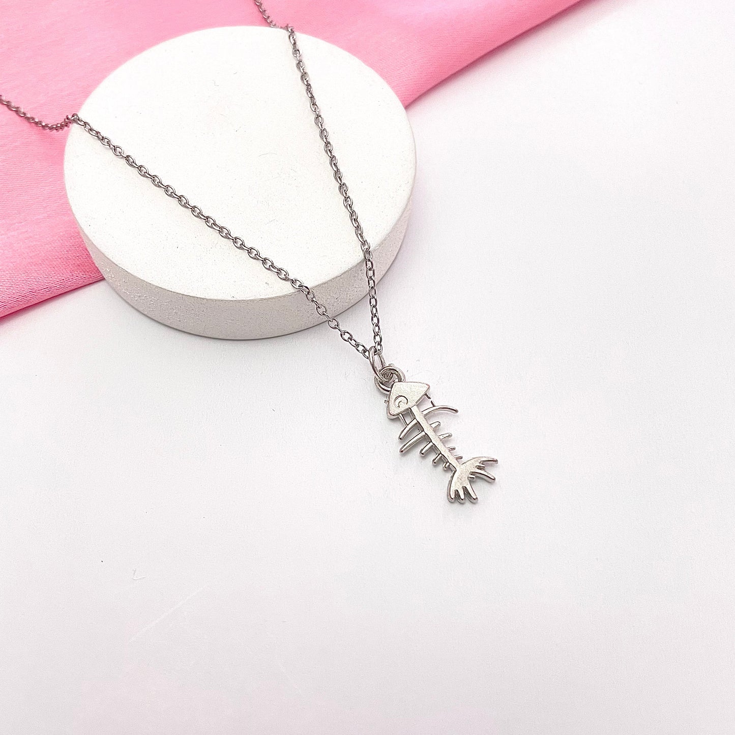 Minimal Silver Fish Card Necklace | Waterproof Chain | Perfect for Dailywear - DropShp