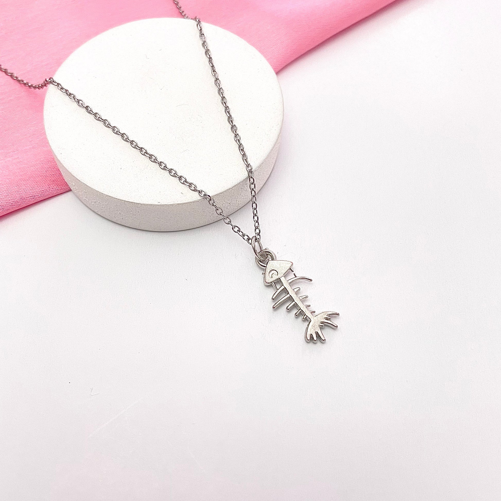 Minimal Silver Fish Card Necklace | Waterproof Chain | Perfect for Dailywear - DropShp