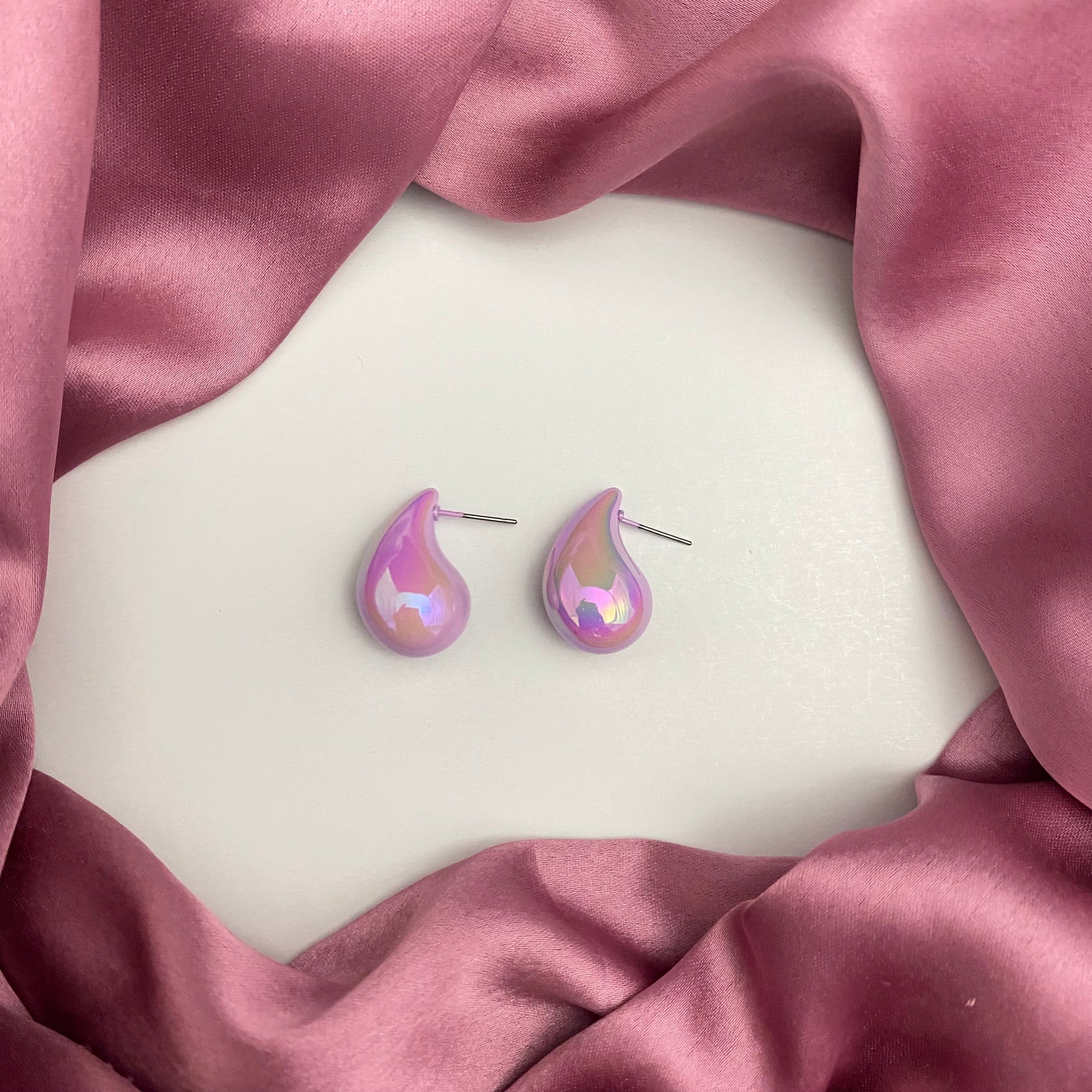 Lavender Teardrop Iridescent Stud Earrings - DropShp
