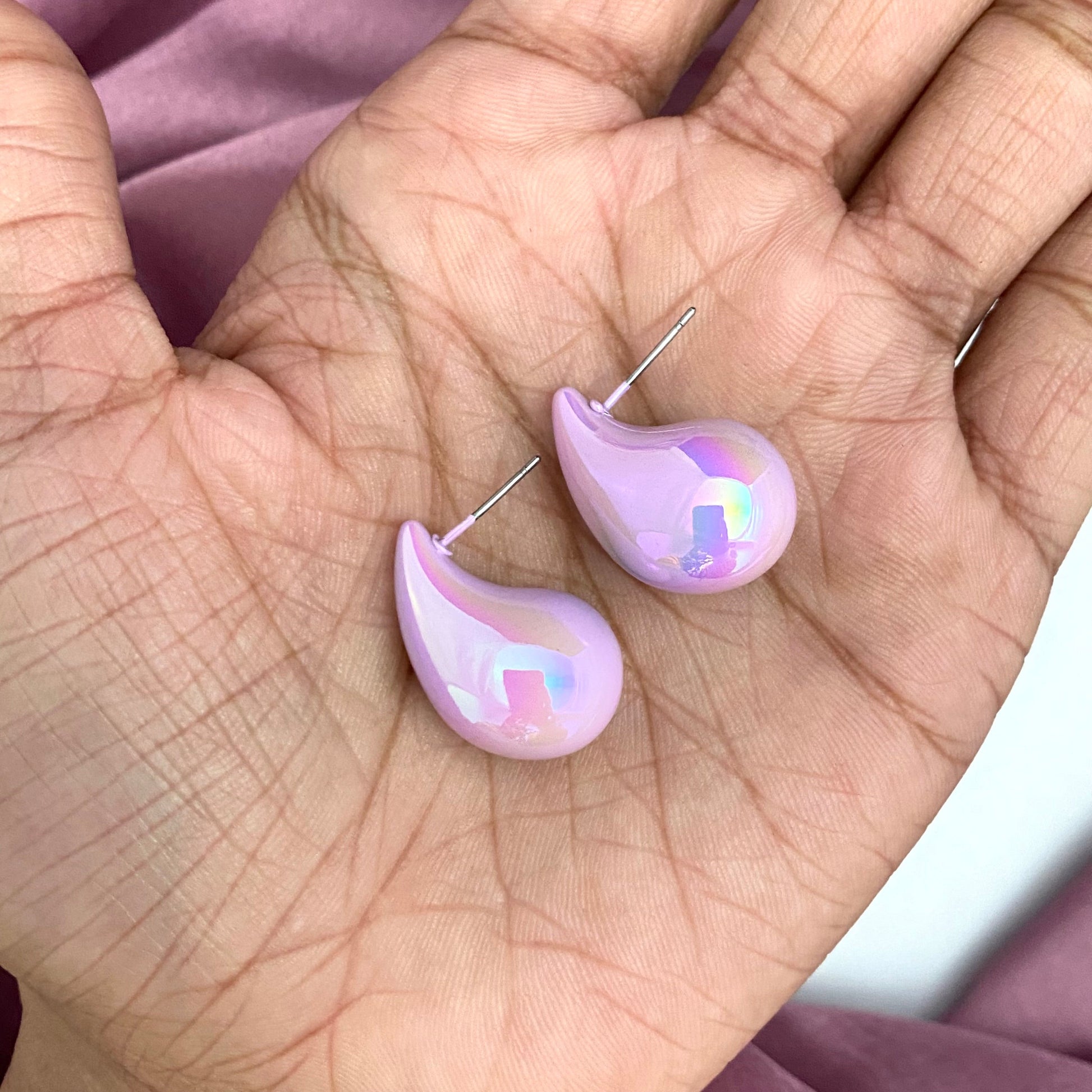 Lavender Teardrop Iridescent Stud Earrings - DropShp