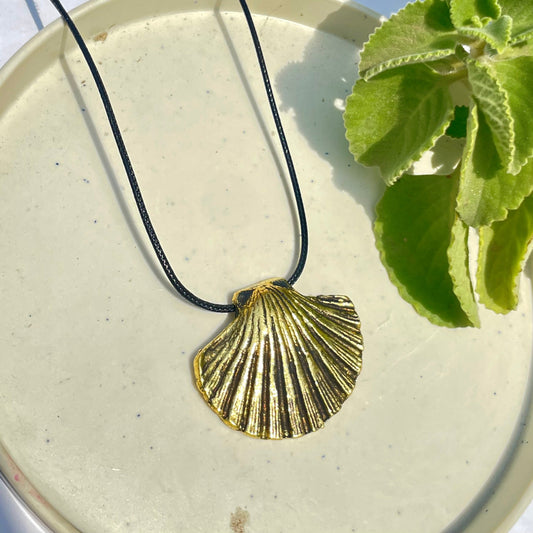 Golden Shell Shape Oxidised Brass Antique Necklace With Adjustable Rope Chain - DropShp
