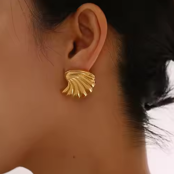 18K Gold Plated Wave Shape Shell Stud Earrings - DropShp