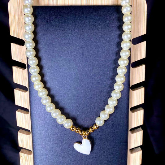 Pearl Necklace With White Heart Charm - DropShp